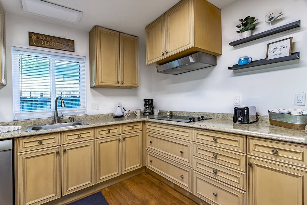 Mova Poolside Escape