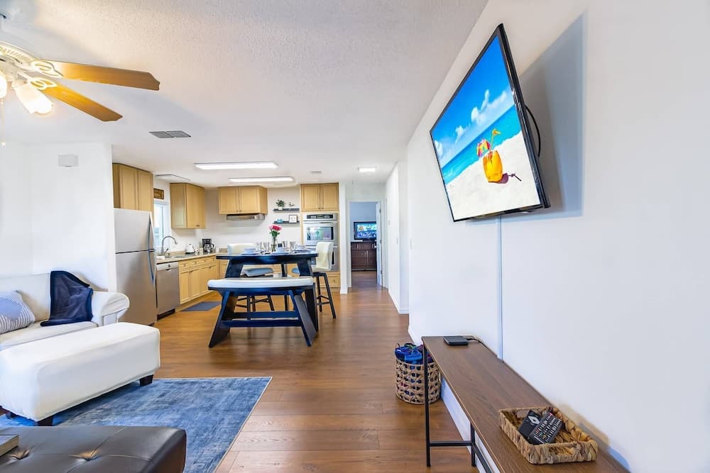 Mova Poolside Escape