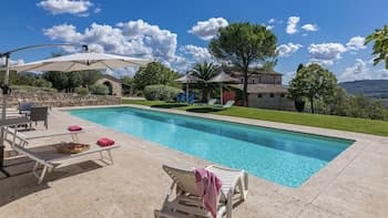 Villa Le Logge 12 1 in Todi