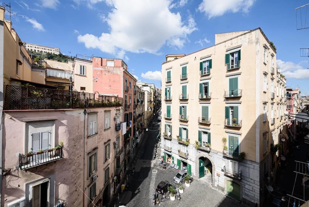 Vico Lungo Teatro Nuovo 20