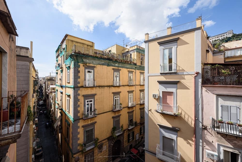 Vico Lungo Teatro Nuovo 20