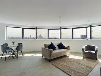 Superb 2BD Apartment in Salford With a View