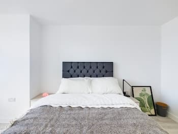 Sleek and Modern 2BD 2bath in the Heart of Salford