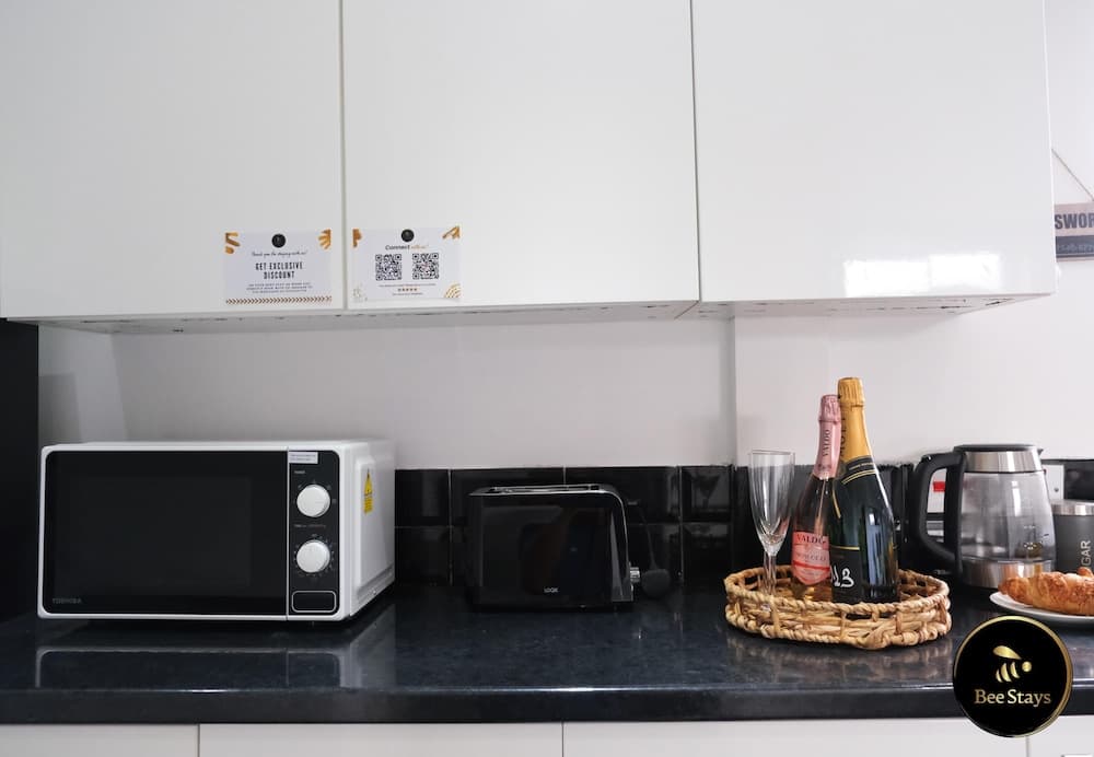 Northway House - Close to M62 and M6