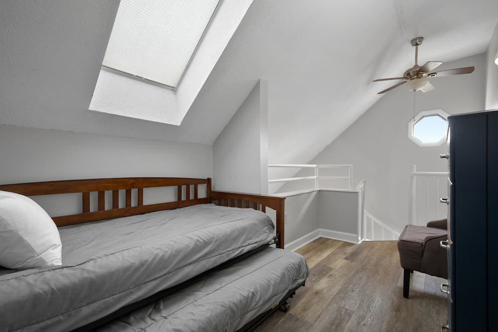 The Summit 1306 / INDOOR AND OUTDOOR POOLS