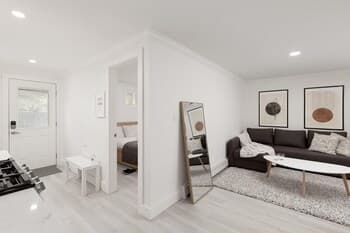 Newly Renovated and Tastefully Furnished 1 BD- 1bath Suite