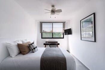 Modern Studio Apartment With Garden Entry