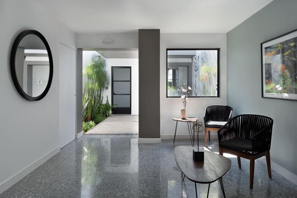 Modern Studio Apartment With Garden Entry