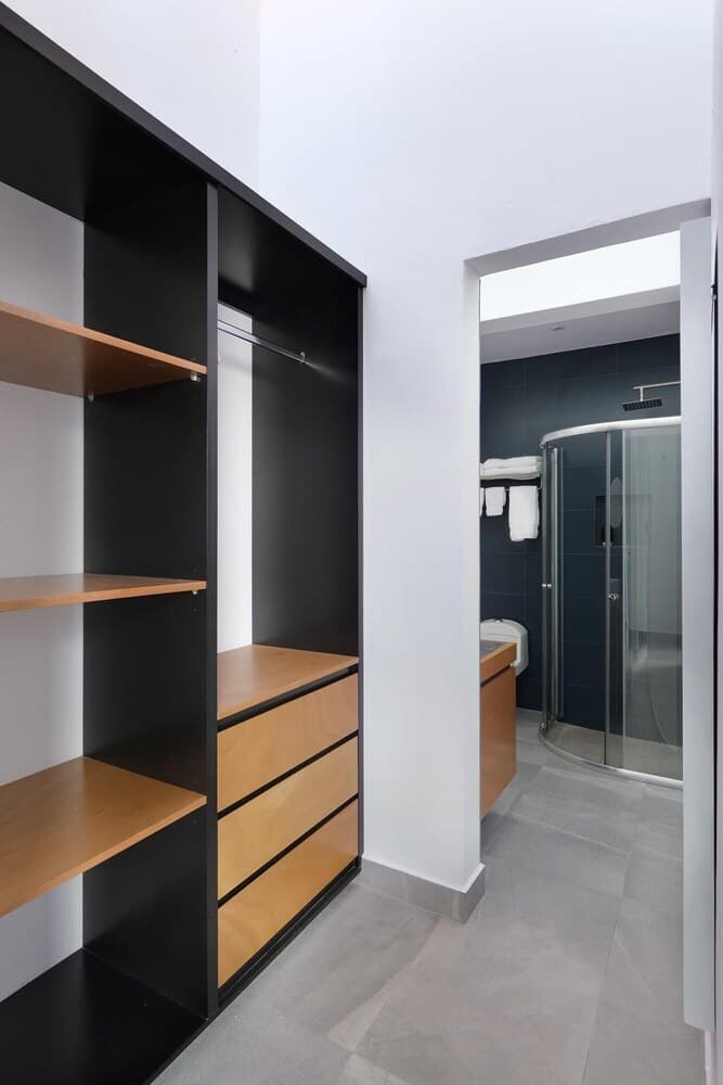 Modern Studio Apartment With Garden Entry