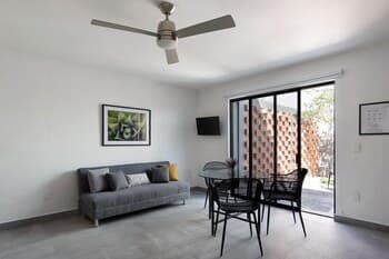 Light Filled Modern Apartment With Private Garden