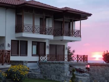 Enchanting Villa Near Firtina River With Backyard