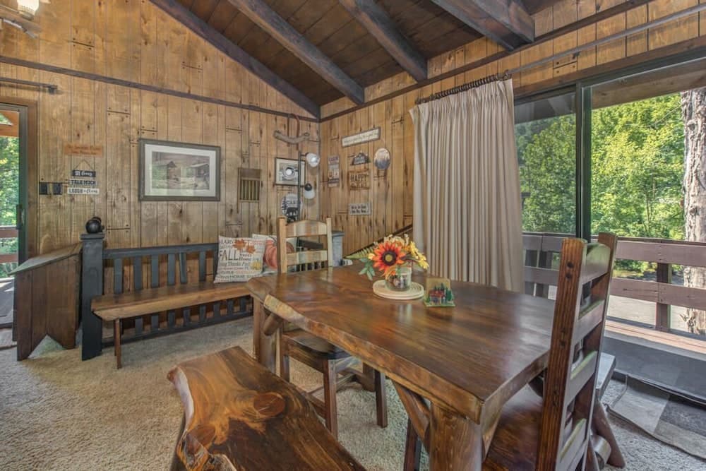 Rays Chalet - Unique and Cozy Riverfront Home!