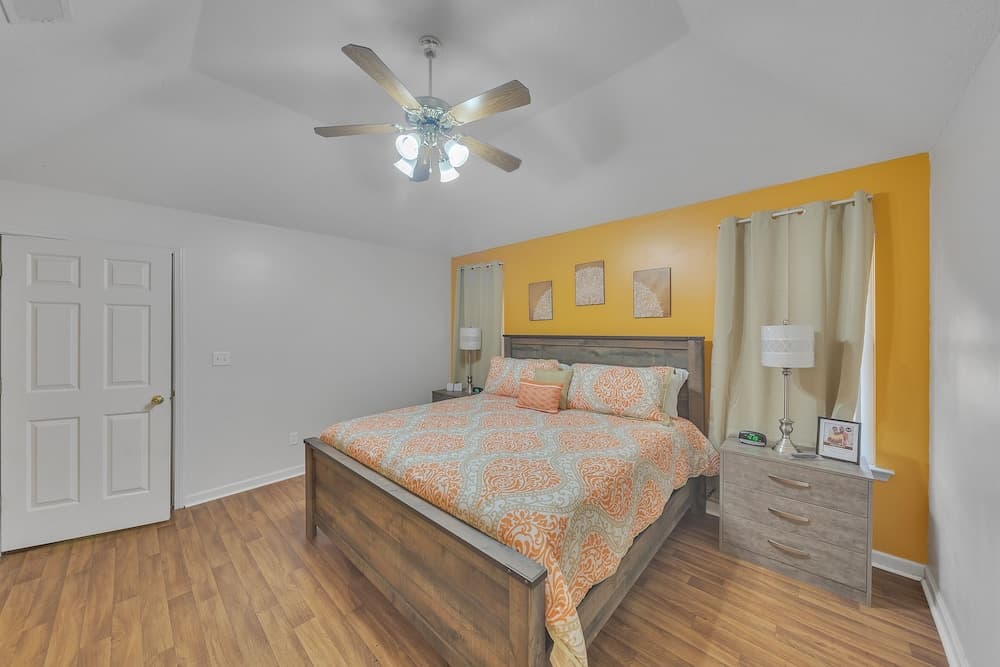 Charming Comfortable Memphis Getaway 3 Bedroom Home by Redawning