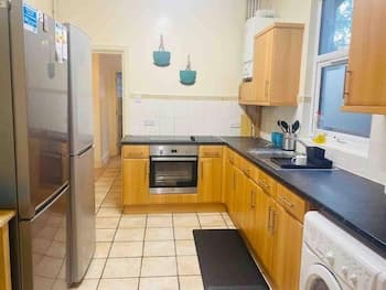 Immaculate 6-bed House in Coventry