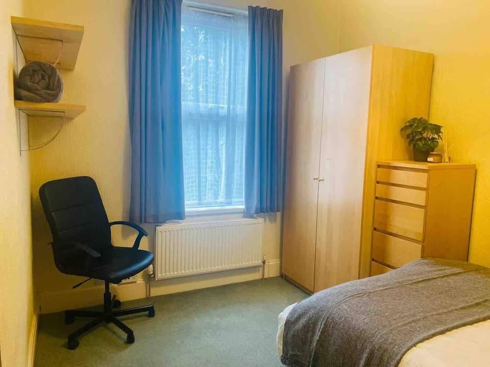 Immaculate 6-bed House in Coventry