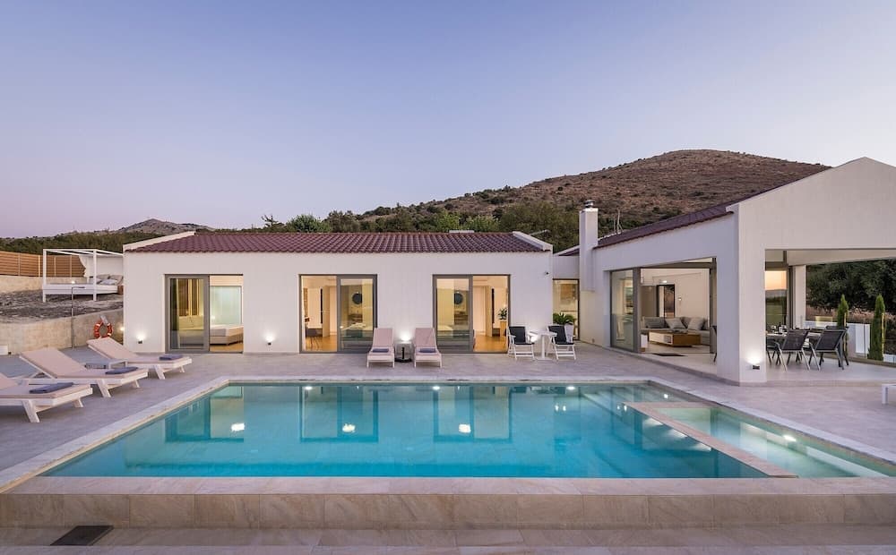 Landscaped Villa With Private Pool Fenced Area and Mountain Views
