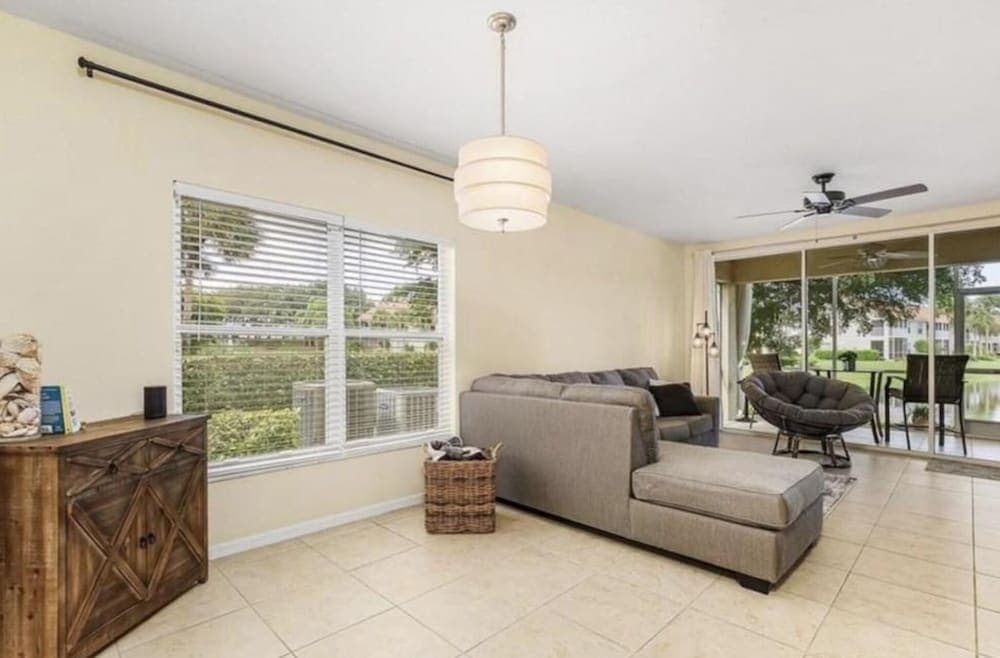 Carlton Lakes Cedar Springs 101