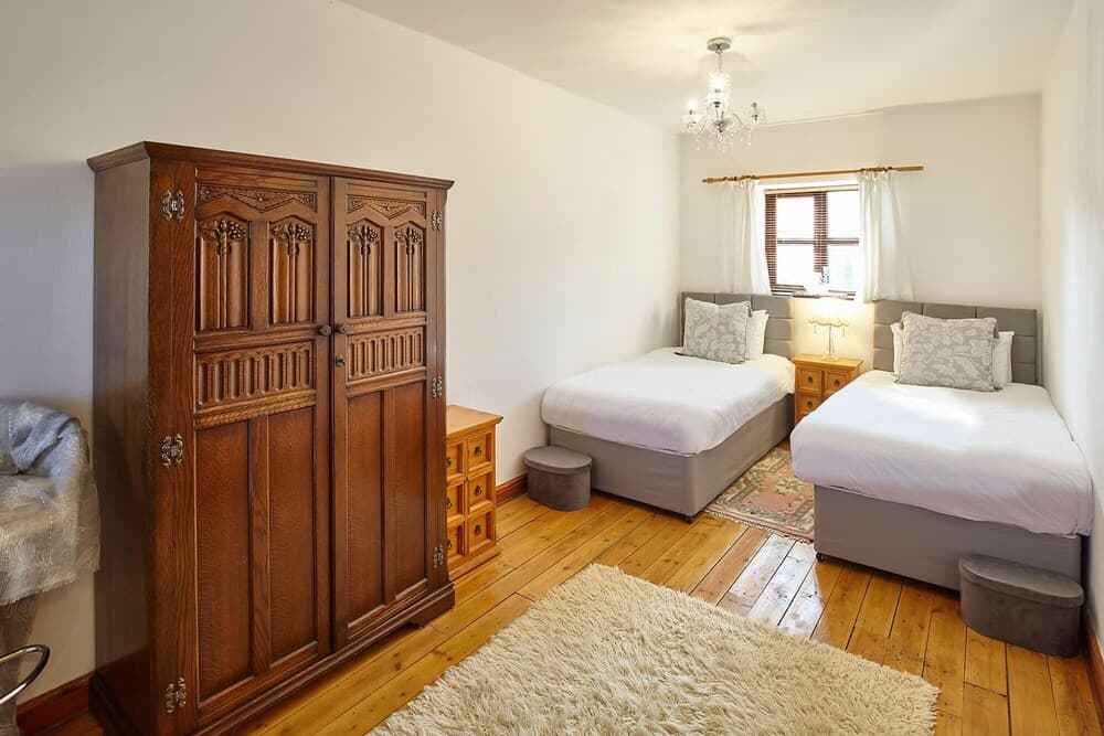 Host Stay The Arches Cottage