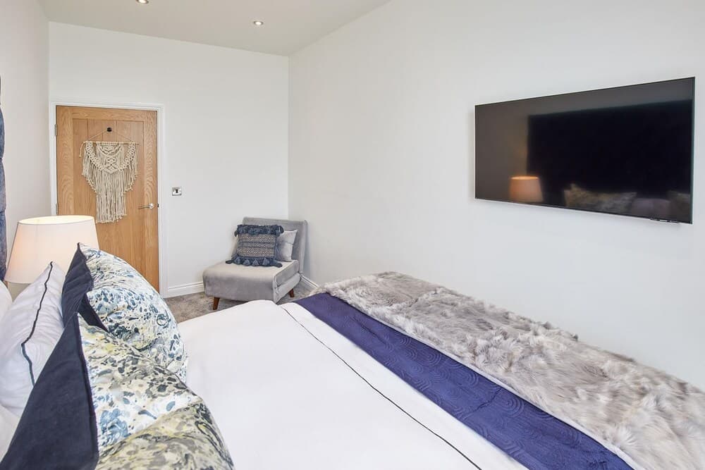 Host Stay Saltwater Suite