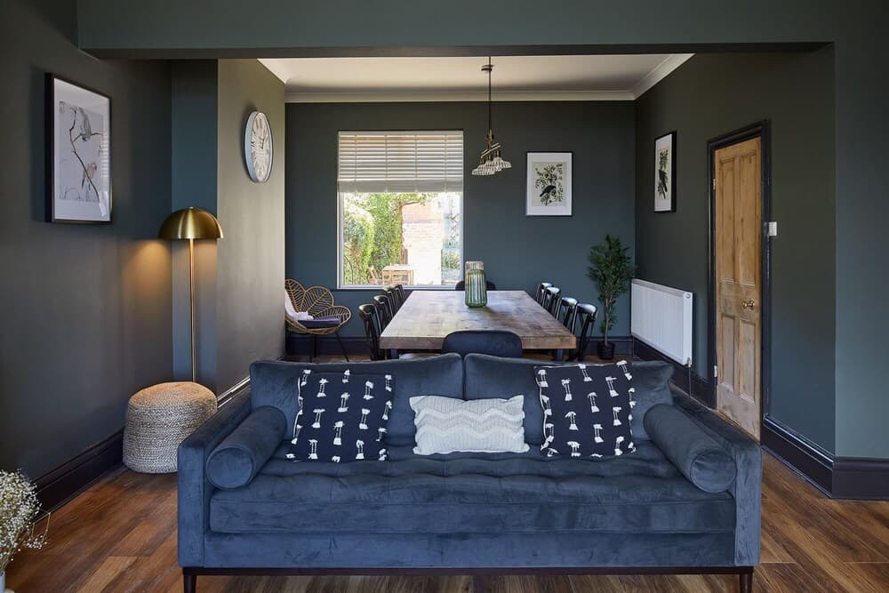 Host Stay Raven House