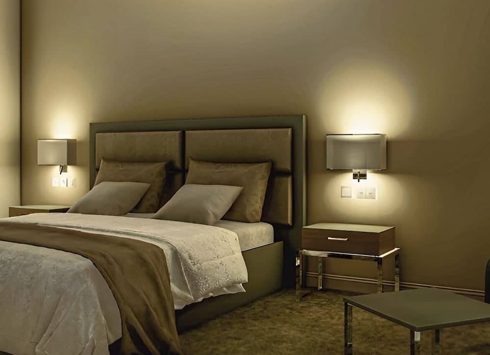 GLORIA HOTEL AND SUITES