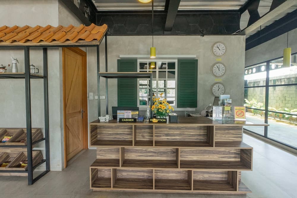 Summerville Hotel & Coffee Shop