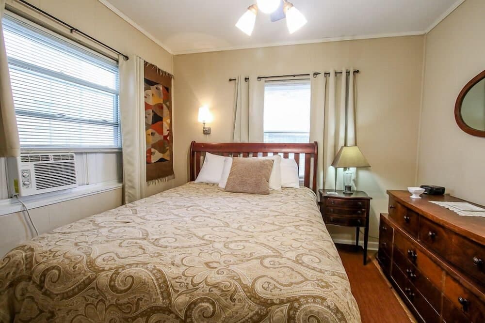 The Savannah Belle Forsyth Park A Side