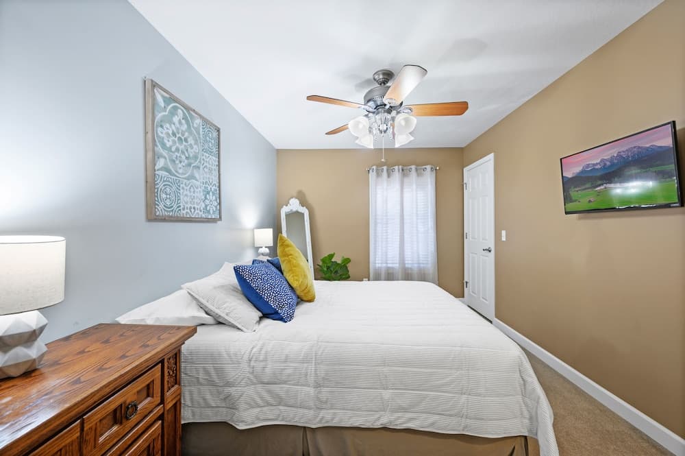 Bradley Bungalow Sleeps 11 Sevierville