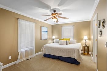 Bradley Bungalow Sleeps 11 Sevierville