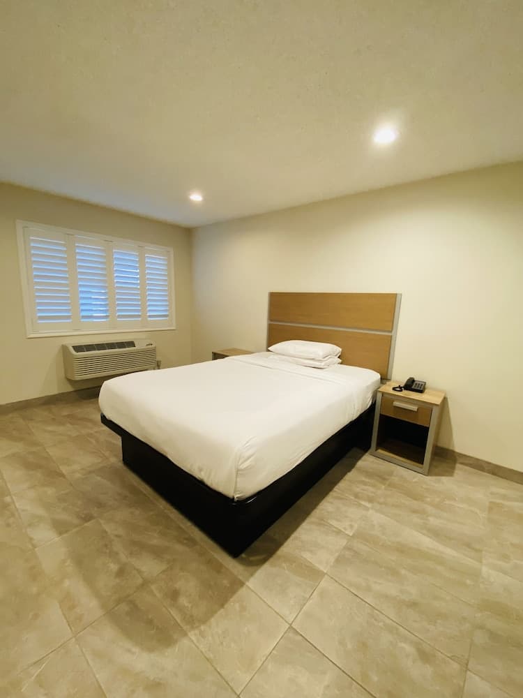 Super 8 by Wyndham Bakersfield Ca