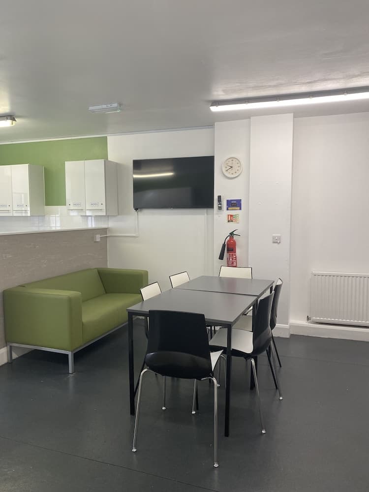 Rooms for Students Only CRICKLEWOOD LANE