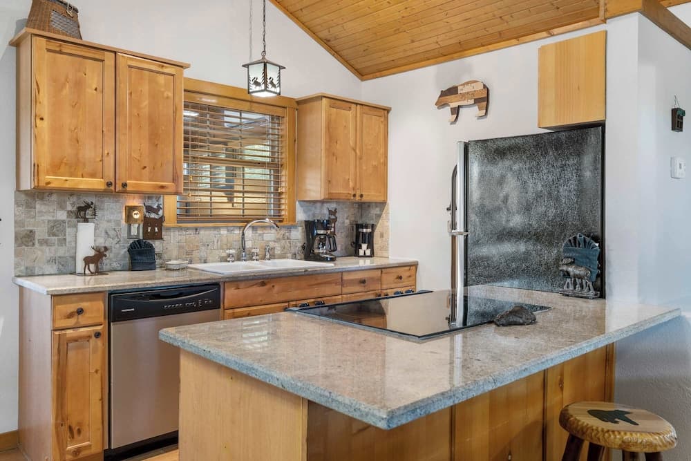 Grey Moose Lodge w/ Amenities Access!