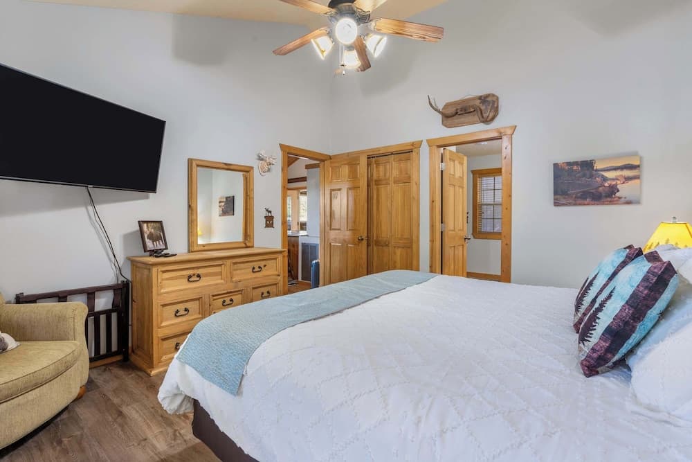 Grey Moose Lodge w/ Amenities Access!