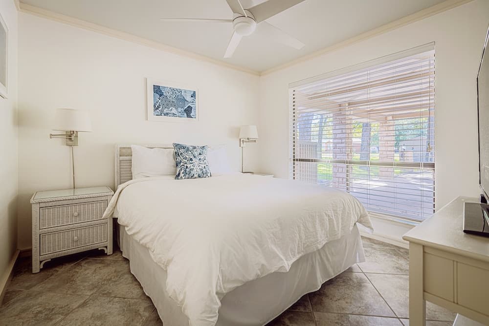 Island Paradise A Waterfront Oasis With Pool