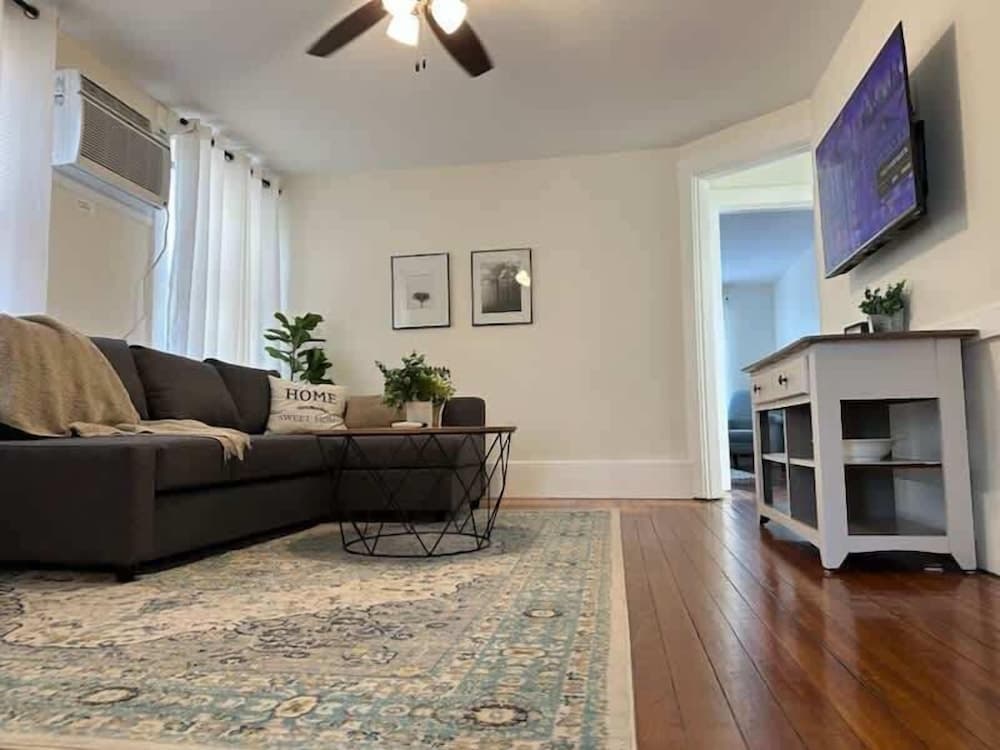 Historic Ludlow Apt B