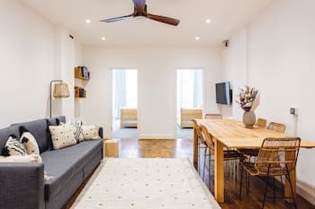 2 Bed Apartment Right on Trafalgar Square