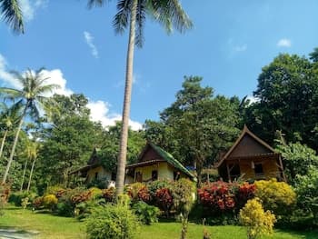 tp hut bungalows