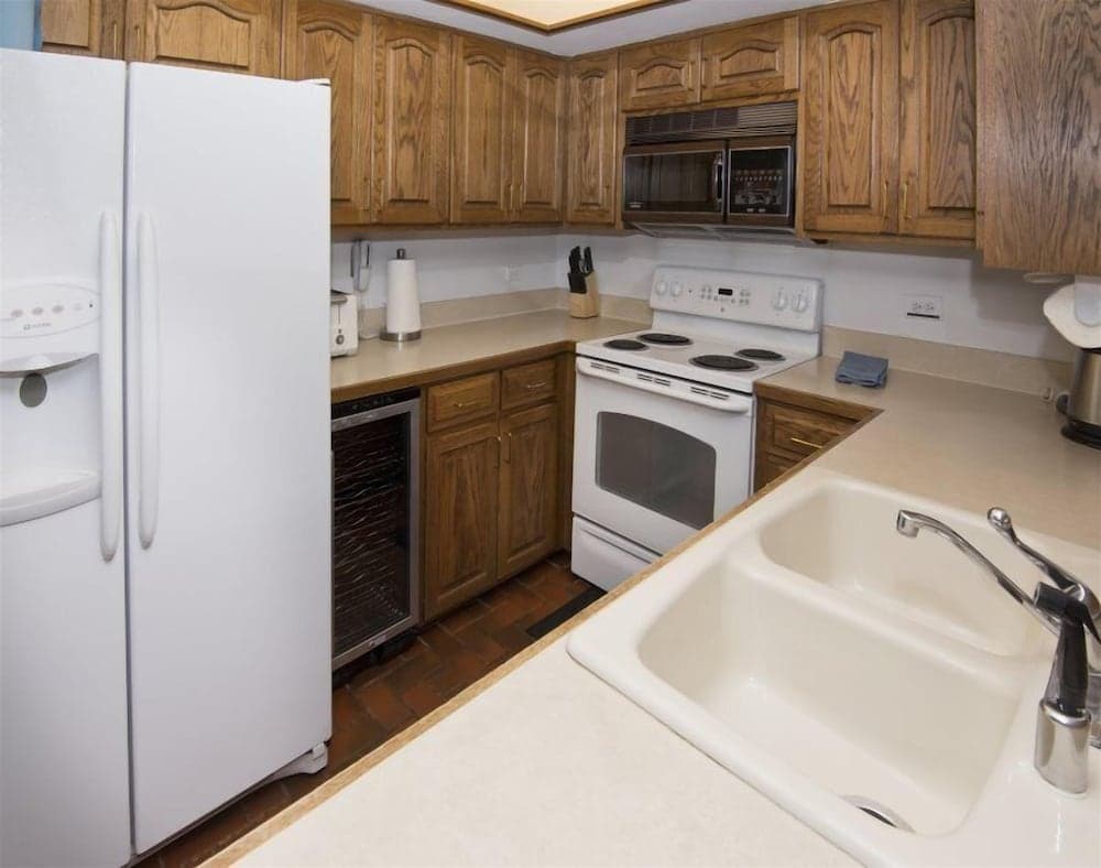 Village Inn Plaza 103