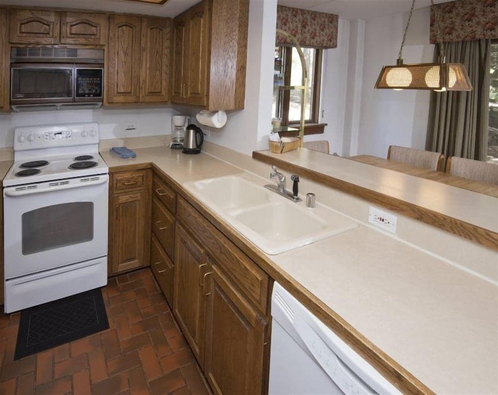 Village Inn Plaza 103