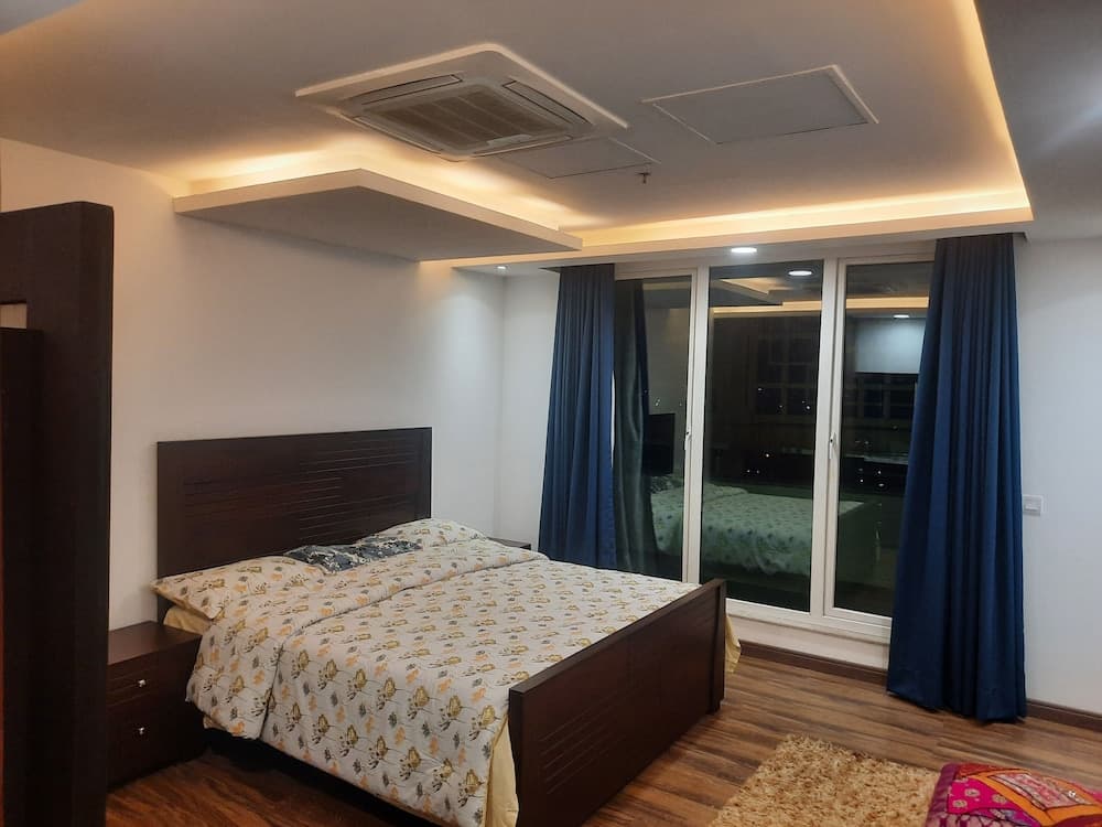 Goldcrest Apartments