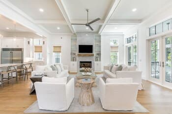 Emerald Elegance by Avantstay 5 Mins TO Beach w/ Chefs Kitchen, Pool & Bbq!