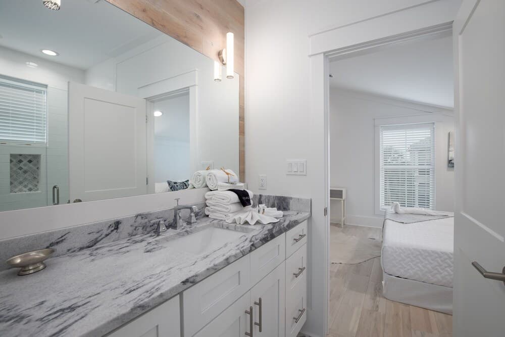 Destin's Gem by Avantstay Steps to the Beach w/ BBQ & Pool