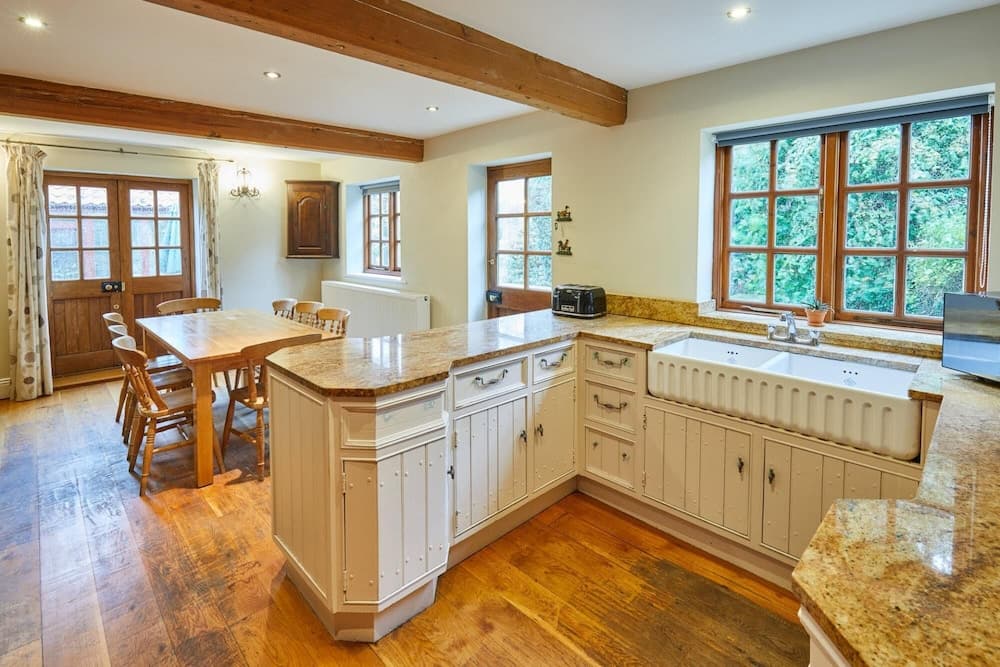 Host Stay Granary Cottage