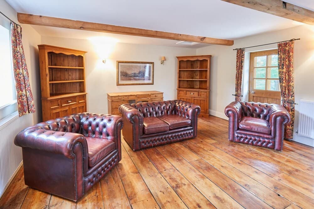 Host Stay Granary Cottage