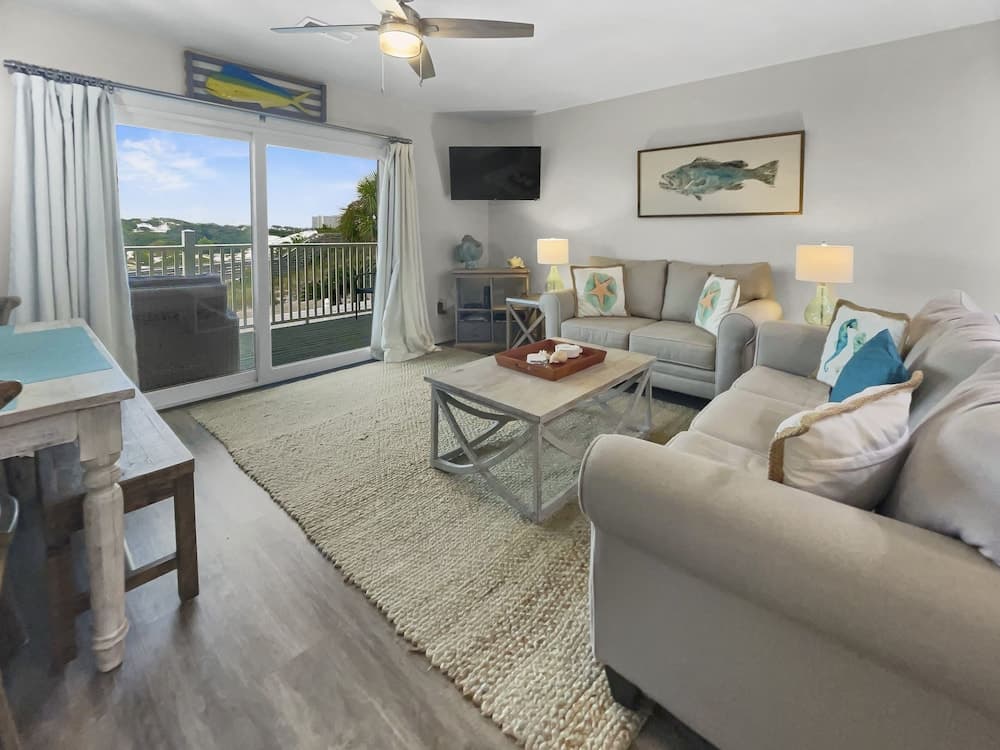 Happy Oasis 2 Bedroom Condo by Redawning