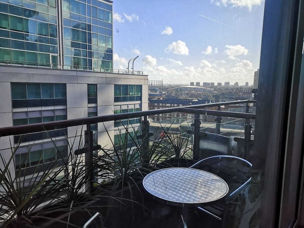 Modern Apartment Near the Thames, Central London