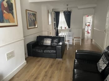 Impeccable 2-bed House in Leytonstone East London