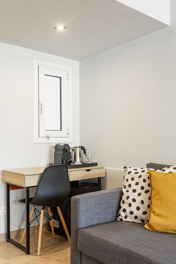 Ermoo Athens Modern Living