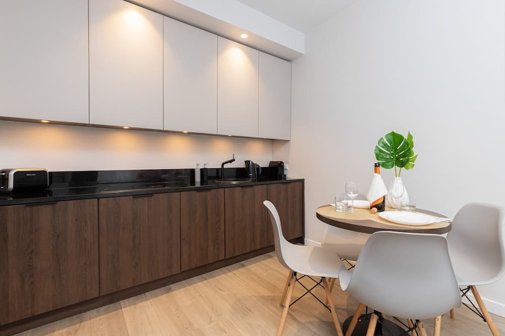 Platinum Towers Grzybowska by Renters