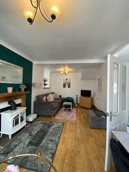 Lovely 3-bed House in Bridgend 7min From Porthcawl